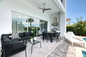 Outdoor dining - Luxury Villa on Reunion Resort and Spa With a Private Pool, Orlando Villa 5473 (Kissimmee)