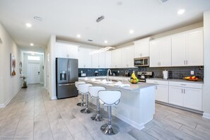 Microwave, oven, stovetop, dishwasher - 5 Star Villa Close to Disney, Orlando Villa 2545 (Davenport)