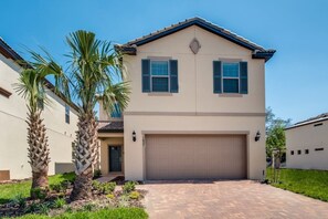 Villa (5 Bedrooms) | Front of property