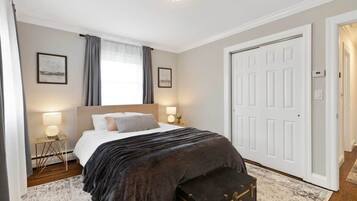 5 habitaciones, escritorio, tabla de planchar con plancha y wifi