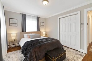5 bedrooms, desk, iron/ironing board, travel cot