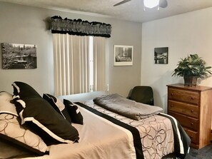 3 bedrooms, desk, iron/ironing board, free WiFi