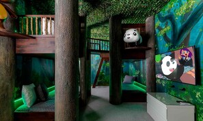 10 Schlafzimmer, laptopgeeigneter Arbeitsplatz, Bettwäsche