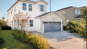 Exterior - Perfect 4 Bedroom Villa on Encore Resort at Reunion, Orlando Villa 4480 (Kissimmee)