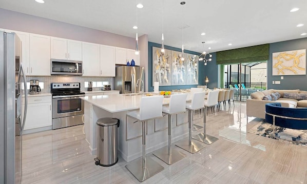 Microonde, forno, piano cottura, lavastoviglie