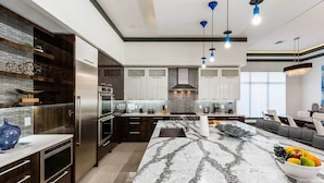 Private kitchen - Perfect 10 Bedroom Villa on Reunion Resort and Spa, Orlando Mansion 4749 (Kissimmee)