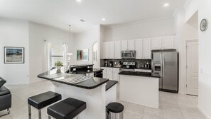 Micro-ondas, fogão, cooktop, lava-louças