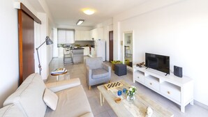 Living area - Perfect Holiday Apartment Minutes From the Beach, Limassol Apartment 1002 (Limassol)