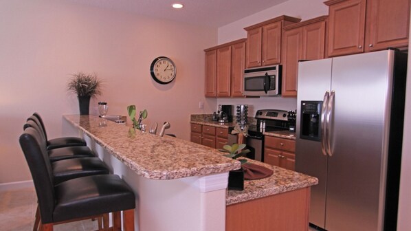 Micro-ondes, four, plaque de cuisson, lave-vaisselle