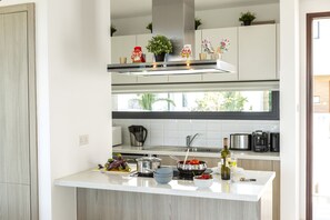 Micro-ondes, four, plaque de cuisson, lave-vaisselle