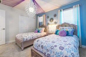 5 bedrooms, laptop workspace, free WiFi, bed sheets - Rent a Luxury Villa on Solterra Resort, Minutes From Disney, Orlando Villa 2754 (Davenport)