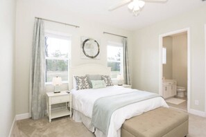 5 bedrooms, laptop workspace, WiFi, bed sheets - Picture Renting Your Own Luxury Villa on the Exclusive Reunion Resort, Close to Disney , Orlando Townhome 5503 (Kissimmee)