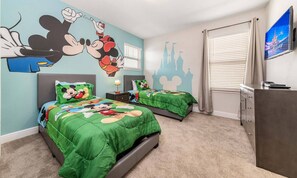4 bedrooms, laptop workspace, iron/ironing board, free WiFi - Rent Your Own Orlando Villa With Large Private Pool on Encore Resort at Reunion, Orlando Villa 4492 (Kissimmee)