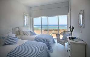 5 bedrooms, laptop workspace, bed sheets