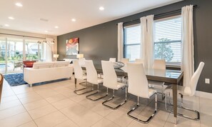 Flat-screen TV, video-game console - Rent This Luxury 5 Star Villa on Encore Resort at Reunion, Orlando Villa 4475 (Kissimmee)
