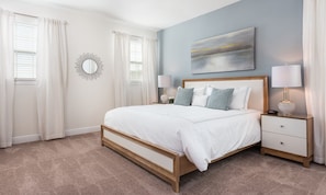 6 habitaciones, espacio para trabajar con laptop y ropa de cama 