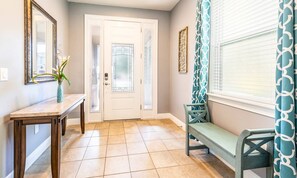 8 bedrooms, laptop workspace, bed sheets