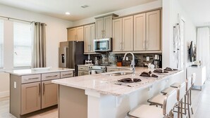 Private kitchen - Ultimate 5 Star Villa With Private Pool on Encore Resort at Reunion, Orlando Villa 4704 (Kissimmee)