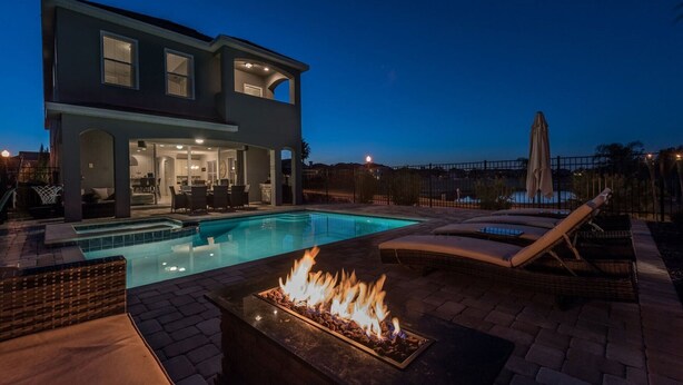 Outdoor pool - Rent the Perfect 5 Bedroom Villa on Reunion Resort and Spa, Orlando Villa 4752 (Kissimmee)