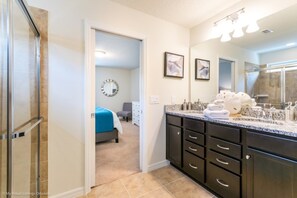 5 chambres, espace de travail pour ordinateur portable, Wi-Fi