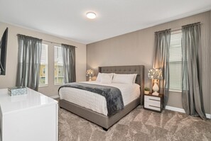 6 bedrooms, laptop workspace, bed sheets