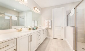 Bathroom - Rent the Perfect 5 Bedroom Villa on Encore Resort at Reunion, Orlando Villa 4520 (Kissimmee)