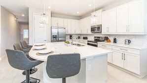 Microwave, oven, stovetop, dishwasher - Rent the Perfect 5 Bedroom Villa on Encore Resort at Reunion, Orlando Villa 4520 (Kissimmee)
