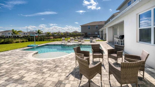 Outdoor pool - Rent the Perfect 5 Bedroom Villa on Encore Resort at Reunion, Orlando Villa 4520 (Kissimmee)