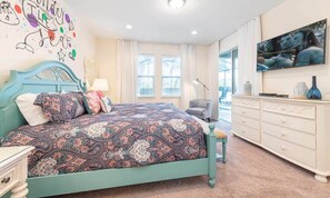 6 bedrooms, laptop workspace, bed sheets
