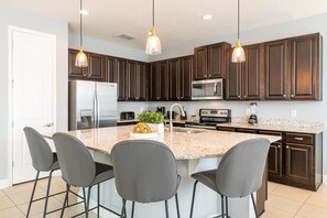 Microonde, forno, piano cottura, lavastoviglie