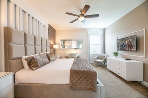 5 camere, postazione laptop, lenzuola