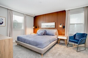 9 Schlafzimmer, laptopgeeigneter Arbeitsplatz, Bettwäsche