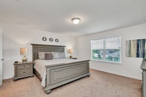 6 bedrooms, laptop workspace, WiFi