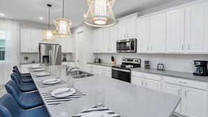 Private kitchen - 5 Star Villa Close to Disney, Orlando Mansion 5059 (Kissimmee)
