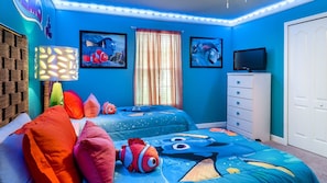 5 bedrooms, laptop workspace, bed sheets