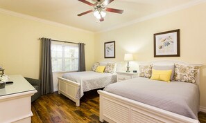3 chambres, espace de travail pour ordinateurs portables, Wi-Fi