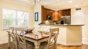 Microwave, oven, stovetop, dishwasher - Ultimate 3 Bedroom Condo on Reunion Resort and Spa, Orlando Condo 4592 (Kissimmee)