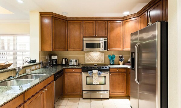 Microondas, horno, parrilla de estufa y lavavajillas 