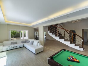 Villa (5 Bedrooms) | Property amenity