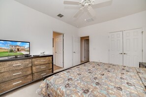 5 bedrooms, laptop workspace
