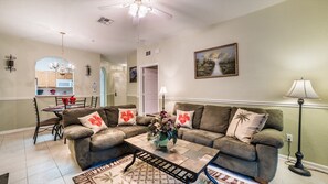 Living area - The Ultimate 5 Star Condo, Orlando Condo 4789 (Kissimmee)