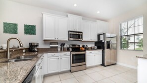 Microondas, horno, parrilla de estufa y lavavajillas 