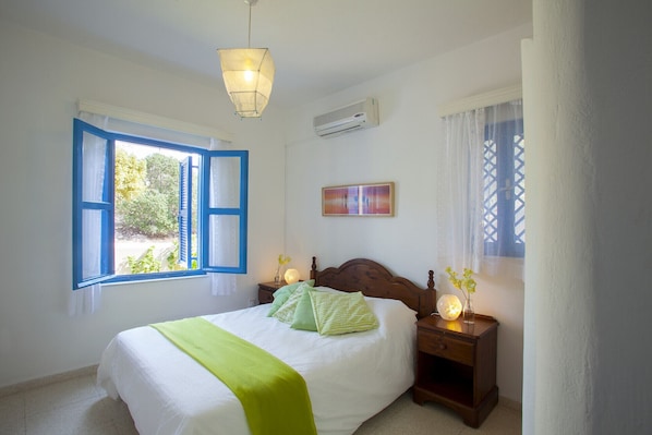 2 bedrooms, laptop workspace