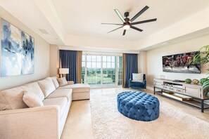 Living room - Ultimate 2 Bedroom Condo on Reunion Resort and Spa, Orlando Condo 4655 (Kissimmee)