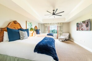 2 habitaciones, espacio para trabajar con laptop y ropa de cama 