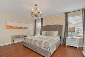 6 bedrooms, laptop workspace, bed sheets