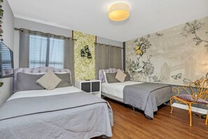 6 多间卧室、笔记本电脑工作区、床单