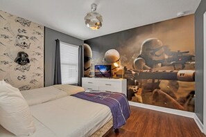 6 Schlafzimmer, laptopgeeigneter Arbeitsplatz, Bettwäsche