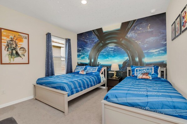 5 bedrooms, laptop workspace, bed sheets