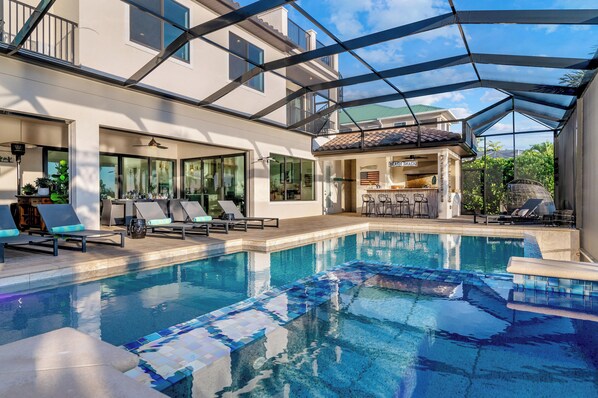 Piscina all'aperto, una piscina riscaldata